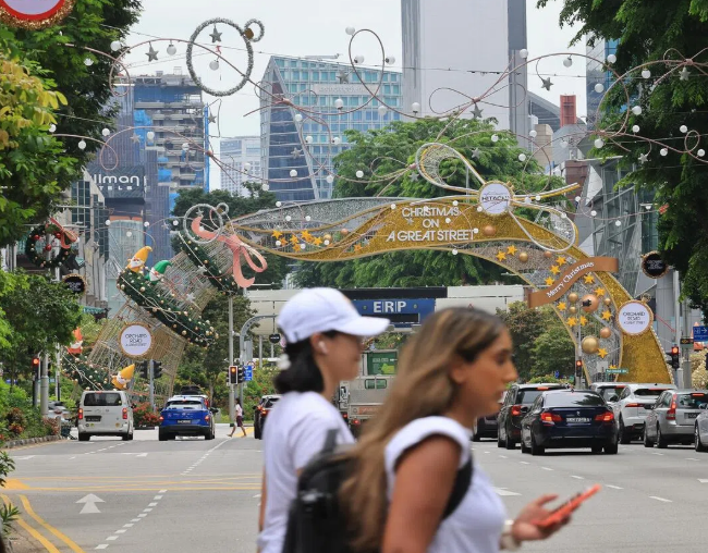 新加坡乌节路圣诞点灯盛启,迎来璀璨SG60庆典