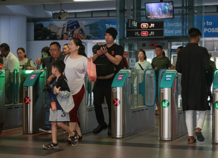 新加坡地铁优化再升级:800个新闸门投入使用